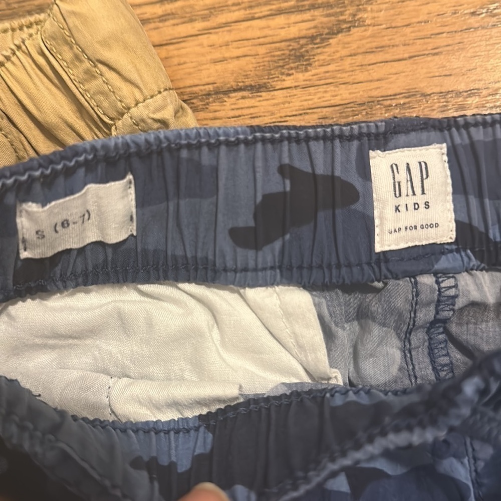 NWOT Gap shorts bundle size small - Picture 4 of 7